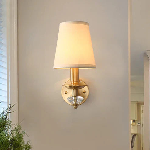 BeamGlow – LED Wall Lamp with Stylish American Design