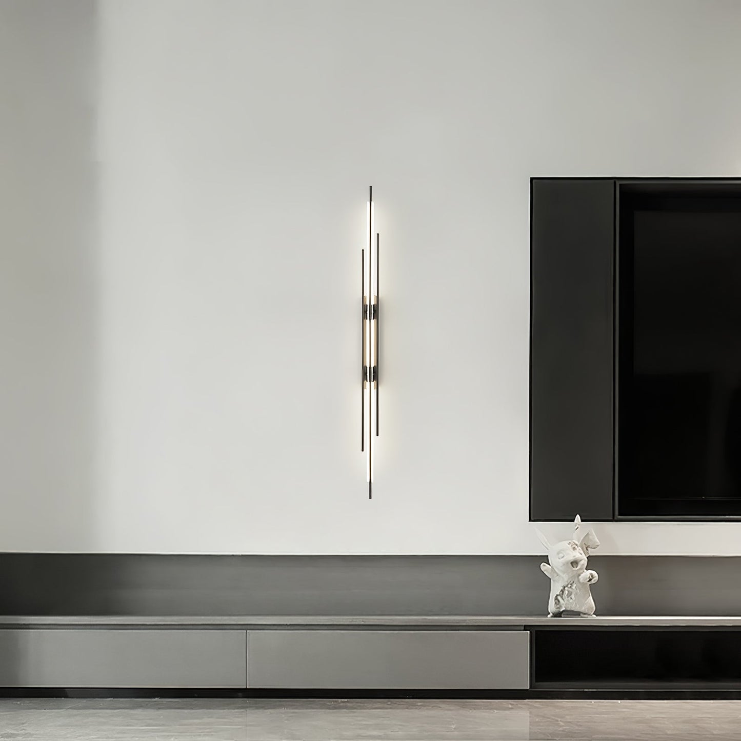LuxeAura – Opulent Gold Wall Light for Elegant Spaces