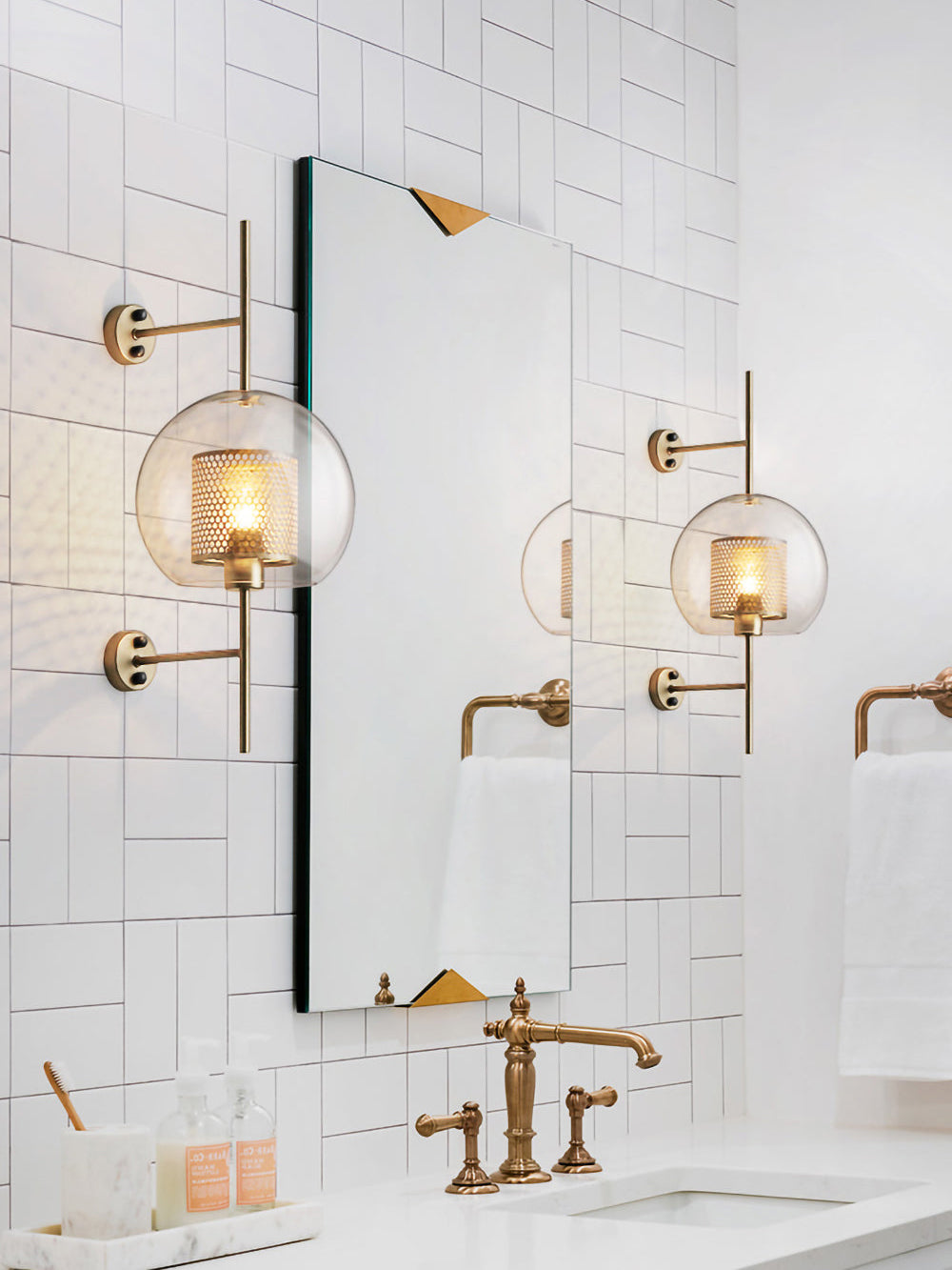 CrystalBeam – Illuminated Glass Wall Lamp for Stylish Lighting