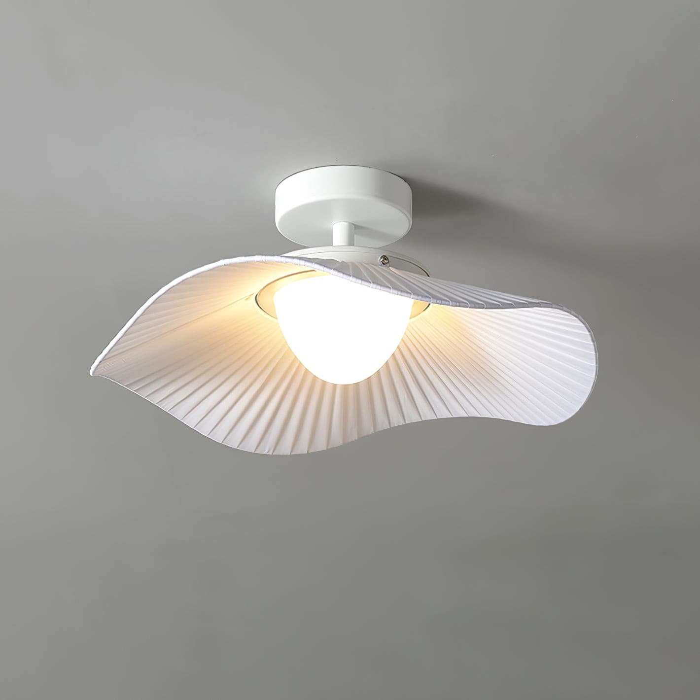 SkyLuxe - Ceiling Lamp with Cloud Detailing and Warm Light Spread