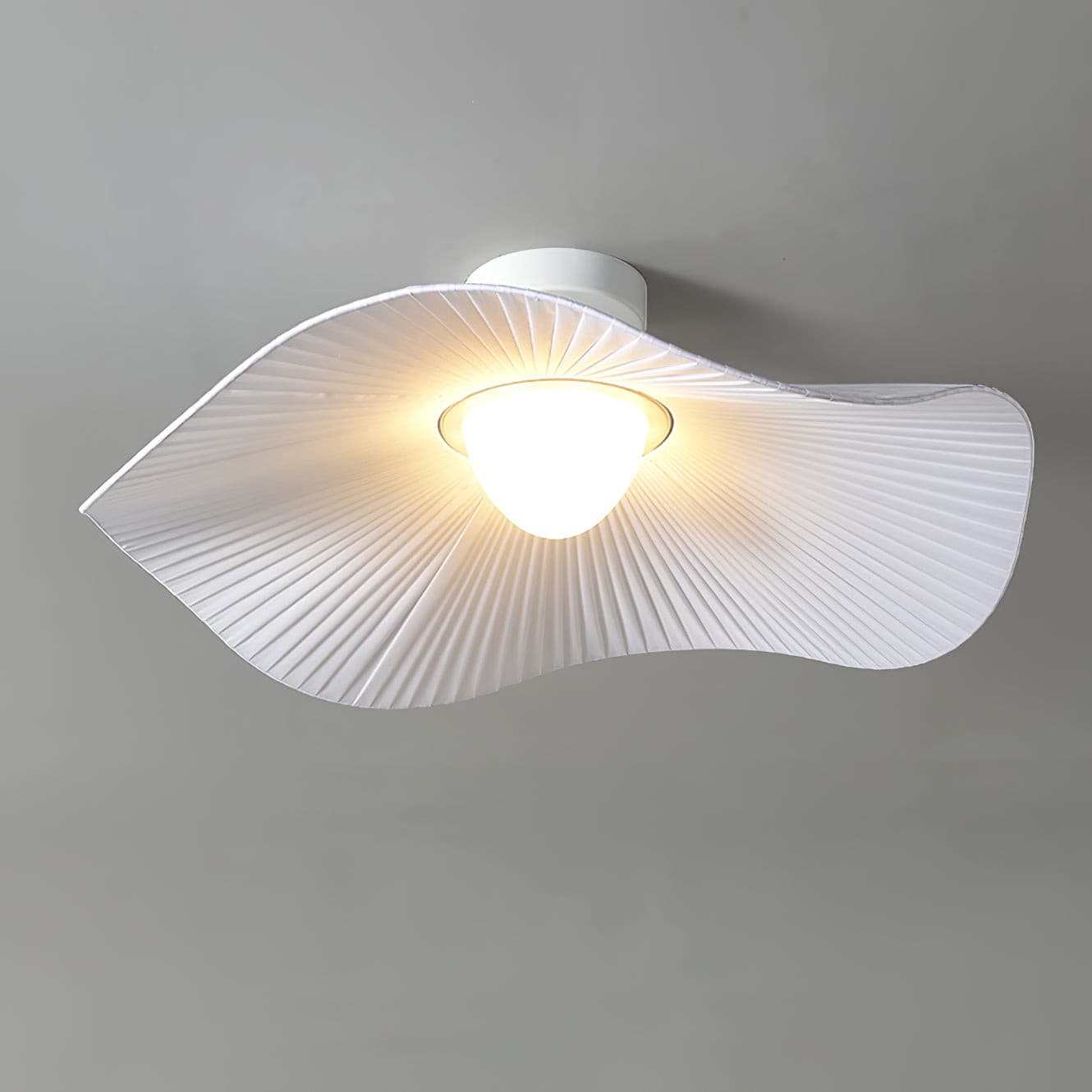 SkyLuxe - Ceiling Lamp with Cloud Detailing and Warm Light Spread