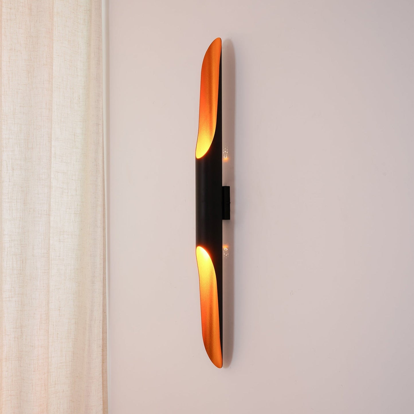 NeoGlow – Postmodern Wall Lamp for a Cutting-Edge Look