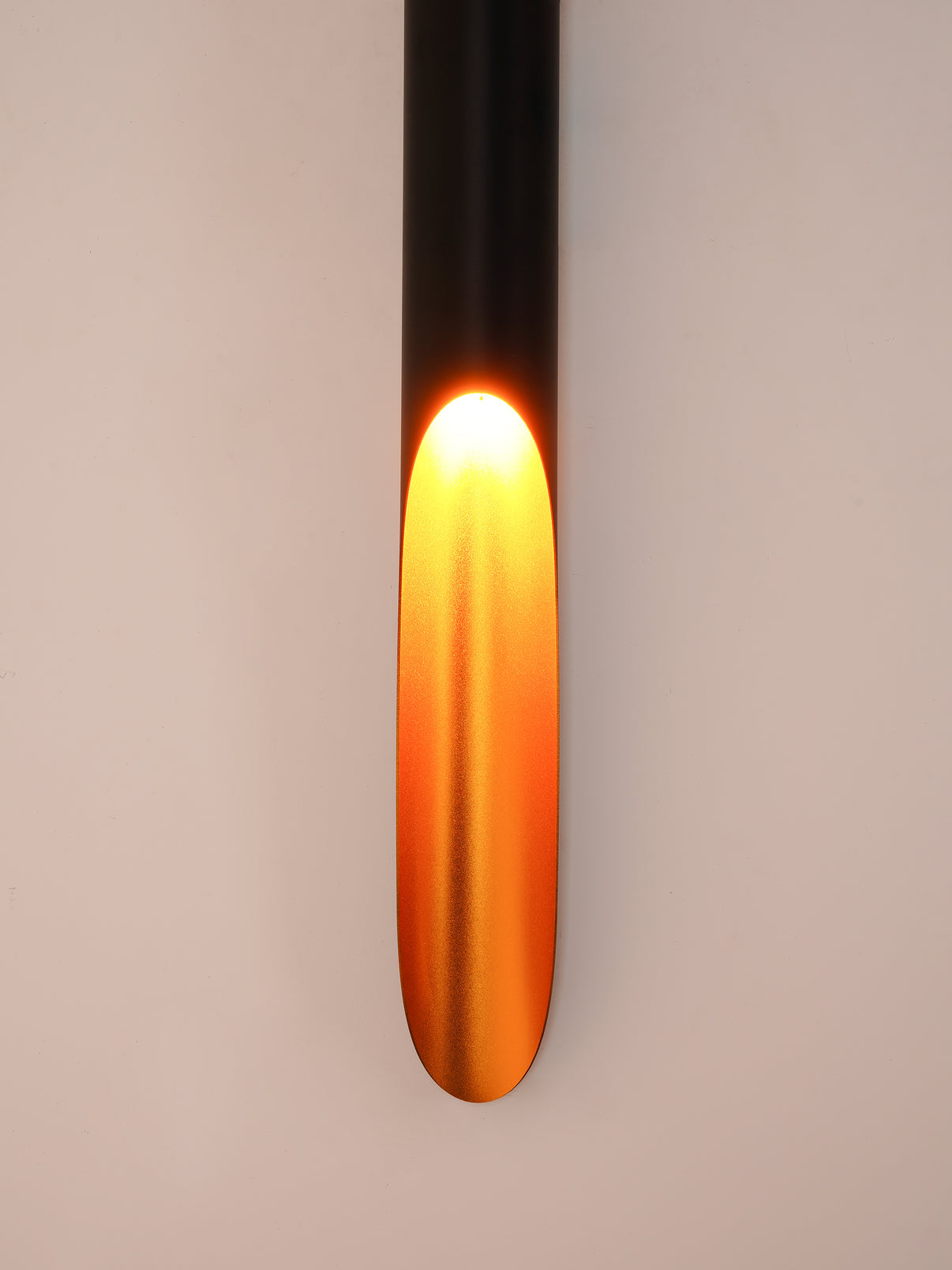 NeoGlow – Postmodern Wall Lamp for a Cutting-Edge Look