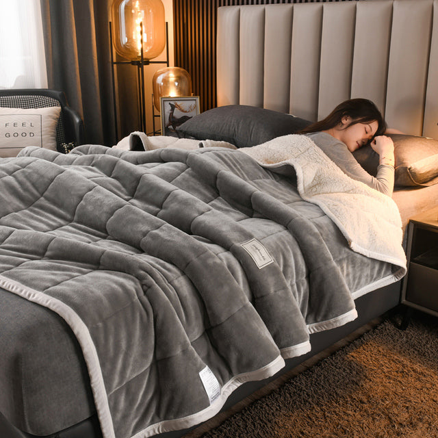 Ellena LuxeWarm Lamb Fleece Blanket: perfect for winter and autumn