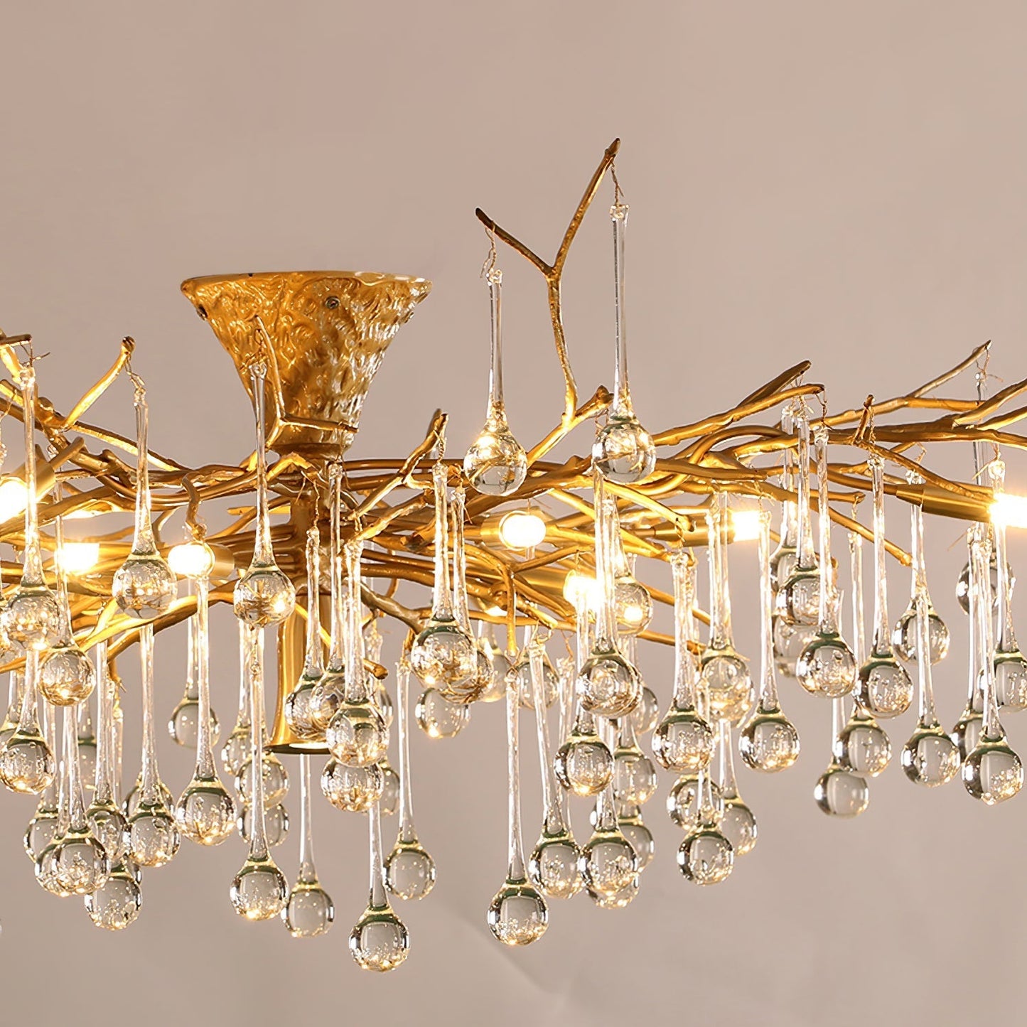 DivinoAura - Timeless Ceiling Light with Luxurious Finish and Soft Light