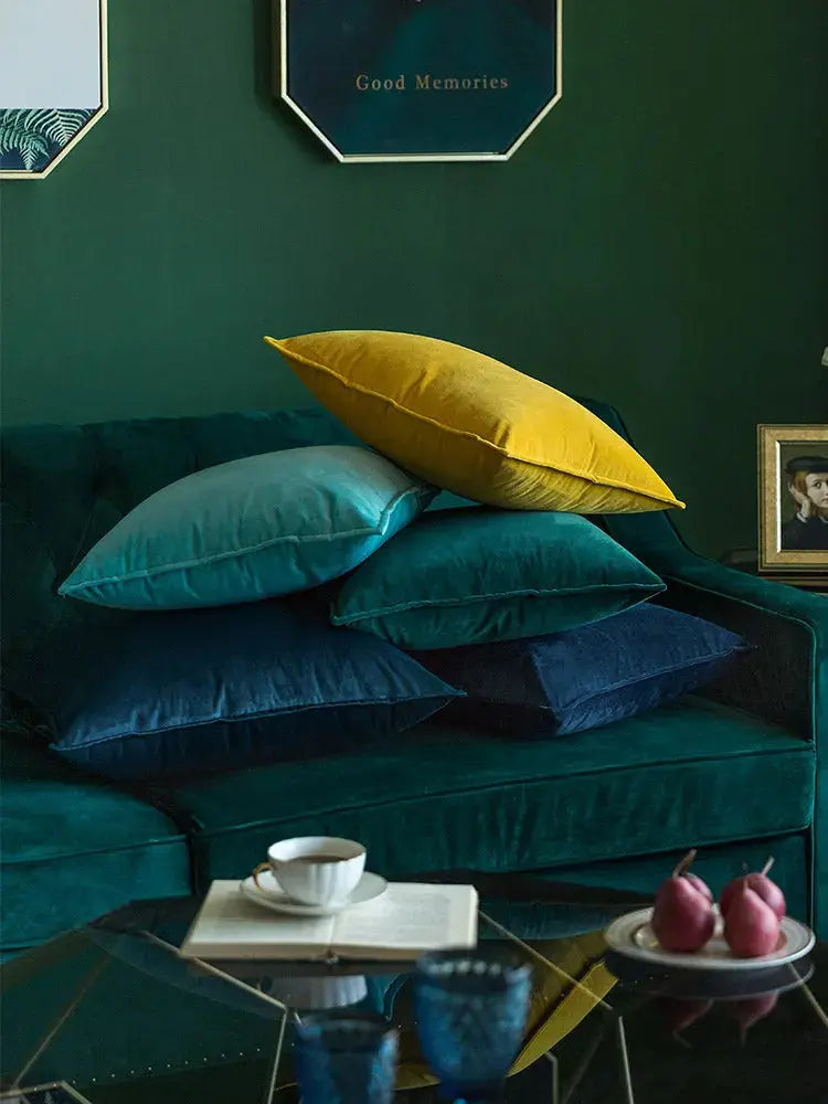 VelvetLux – Luxe Velvet Cushion Cover with Flannel Edge