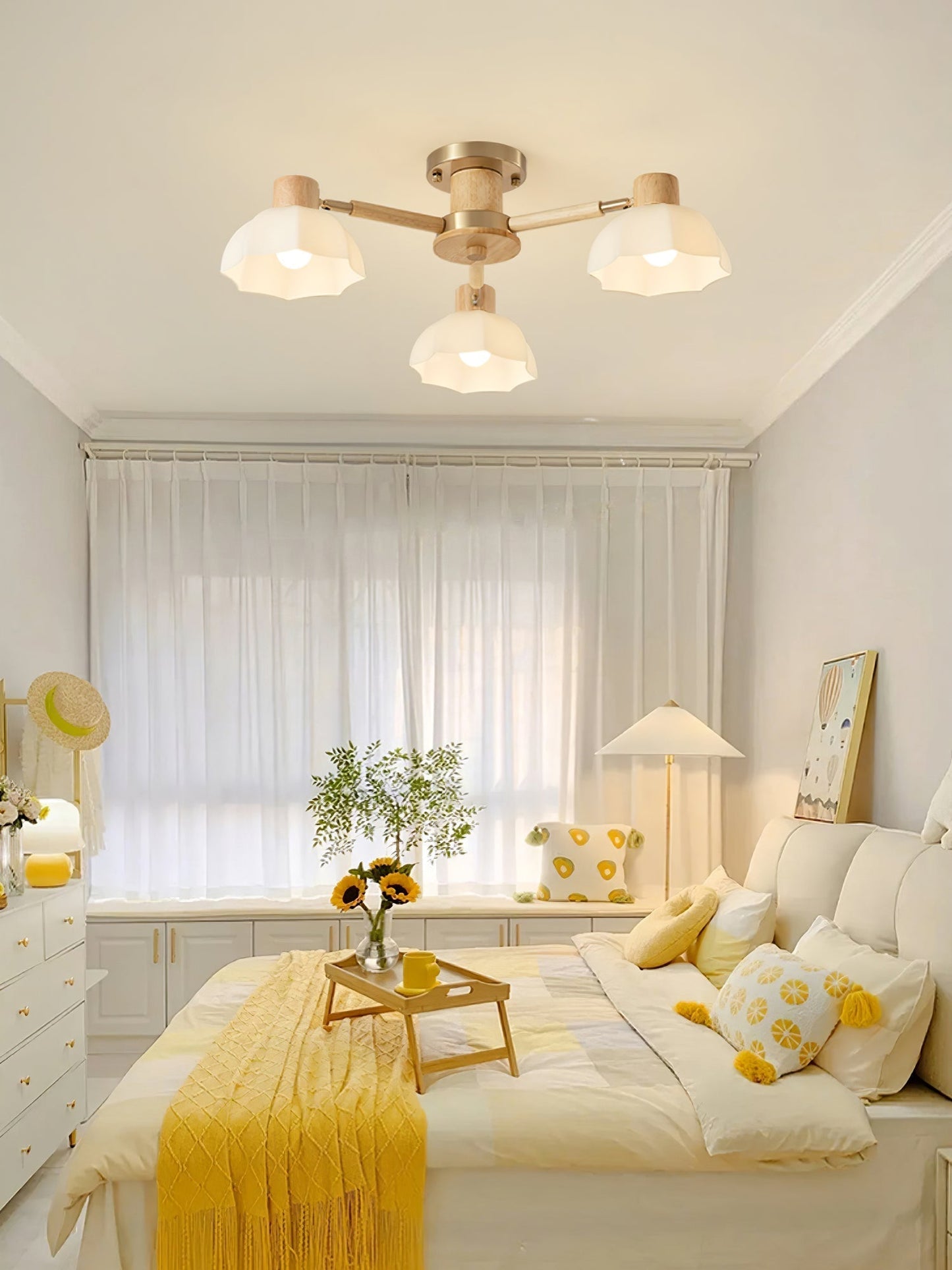 FloraAura - Ceiling Lamp with Flower Shape and Cozy Light Spread
