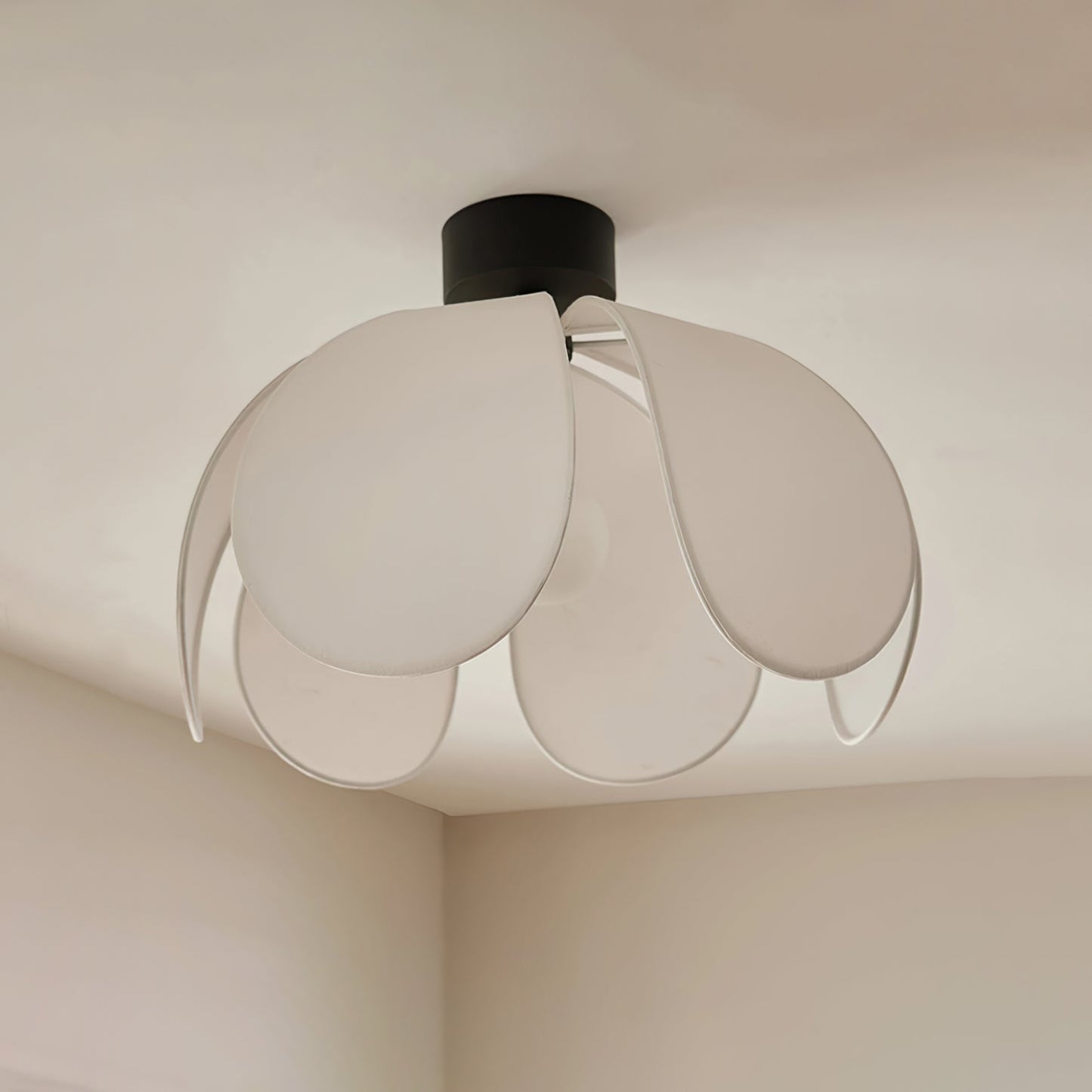 BloomLuxe - Ceiling Light with Elegant Fabric Petals and Warm Radiance