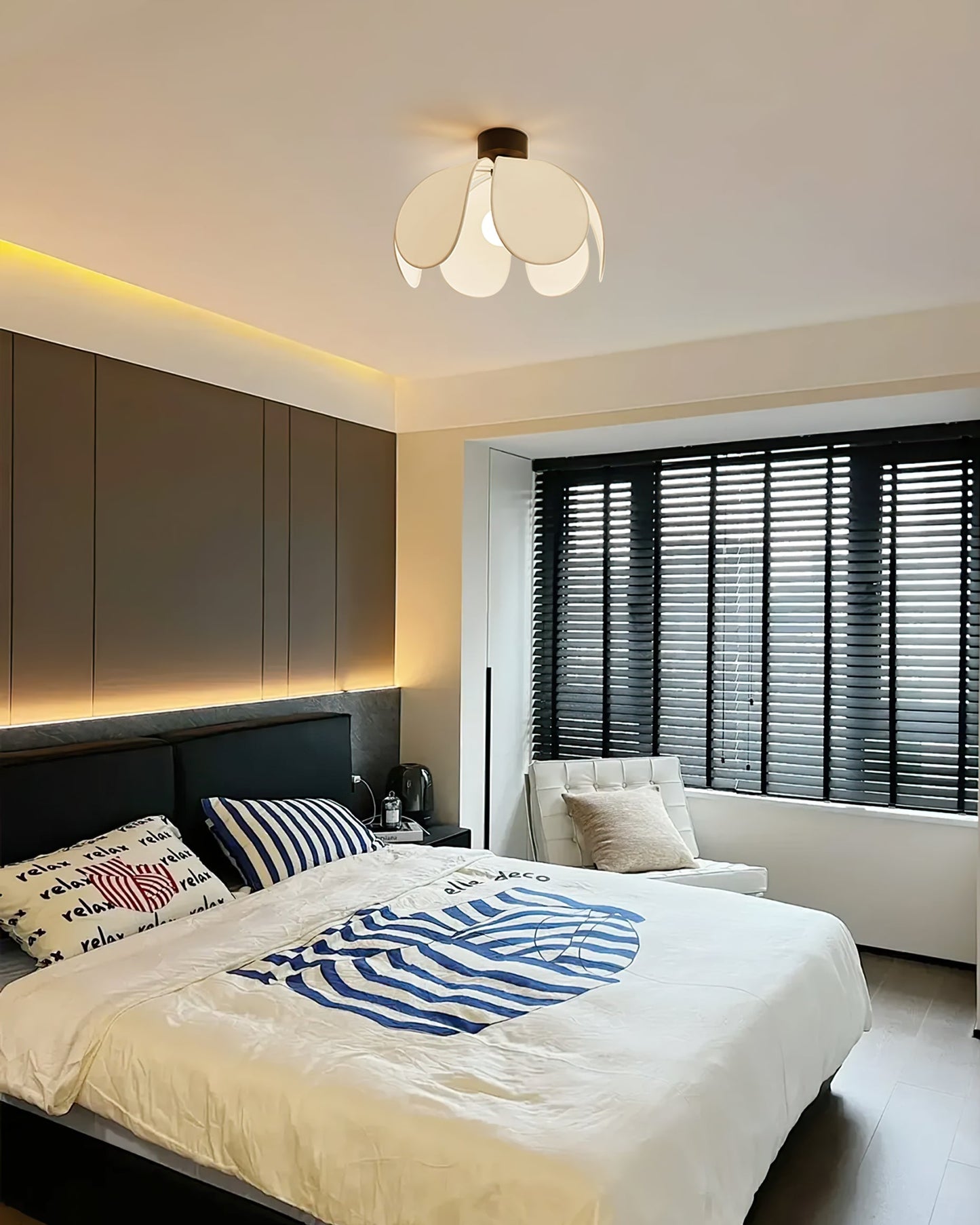 BloomLuxe - Ceiling Light with Elegant Fabric Petals and Warm Radiance