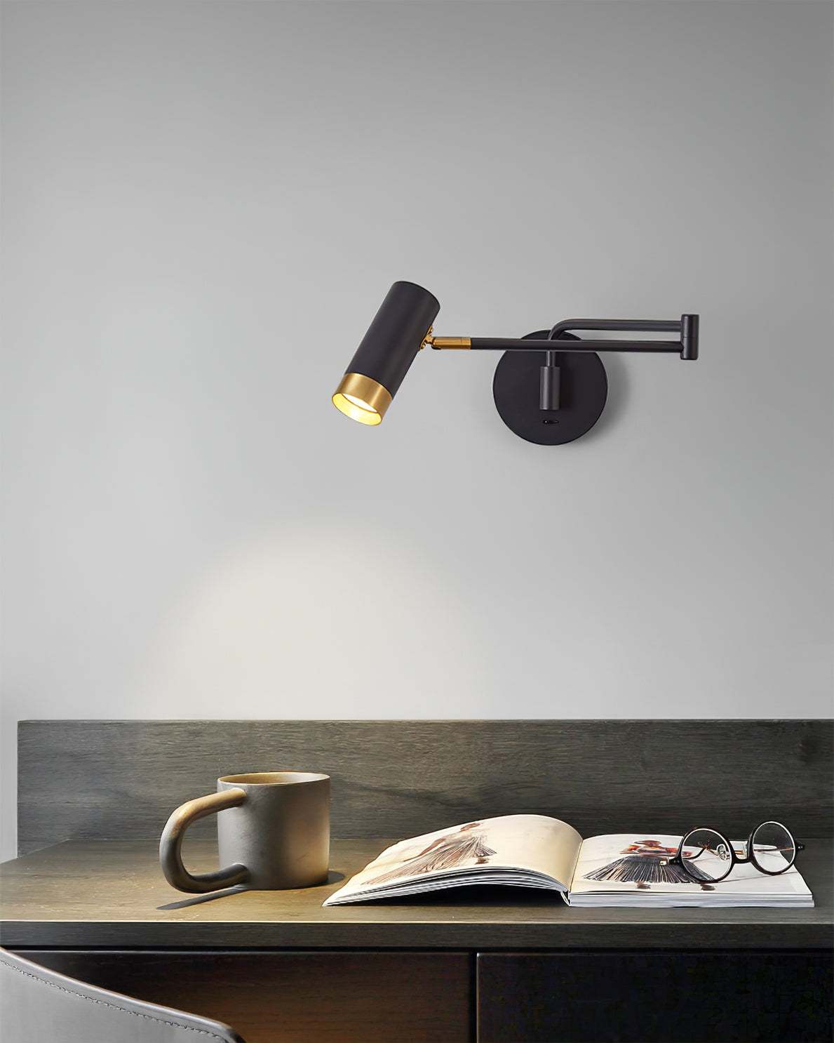 FlexiLume – Adjustable Arm Wall Light for Versatile Illumination