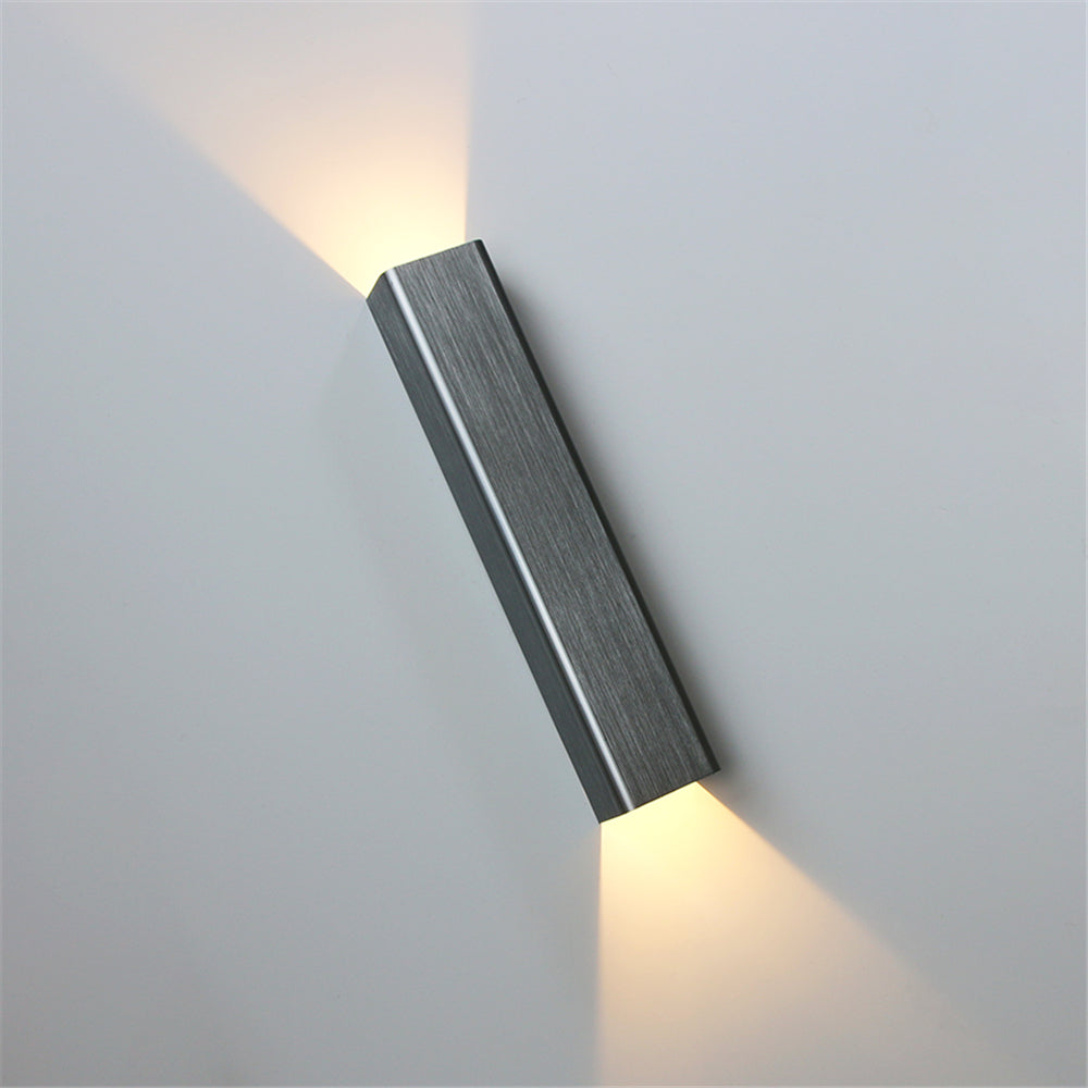 BeamLuxe – Sleek Outdoor Lamp for Contemporary Spaces
