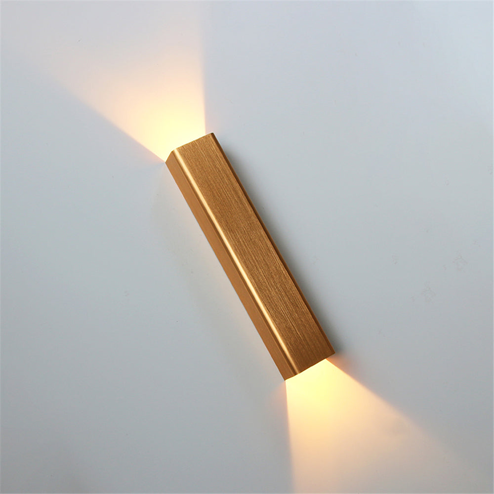 BeamLuxe – Sleek Outdoor Lamp for Contemporary Spaces