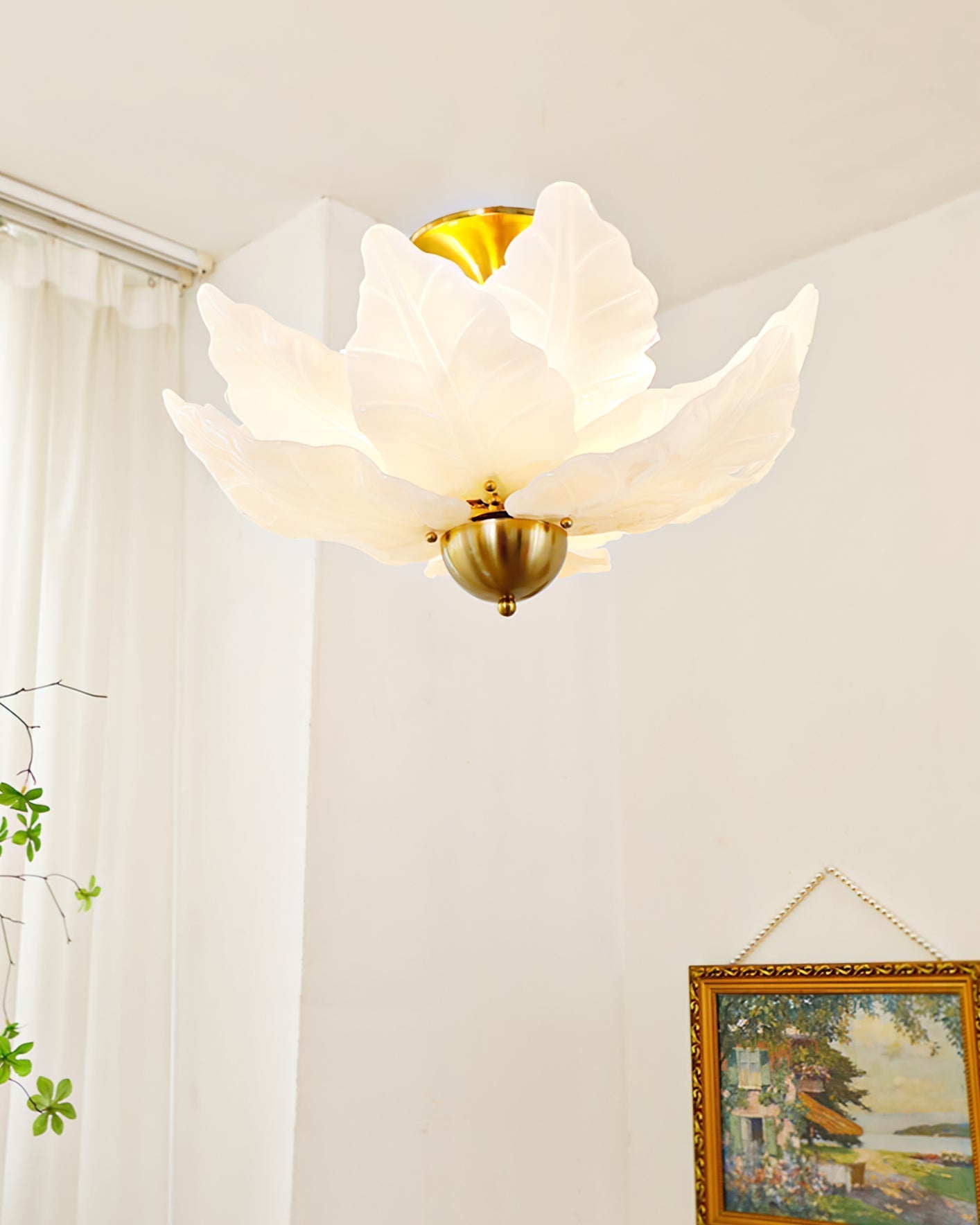 FoliageGlow - Ceiling Lamp with Glass Leaf Design and Gentle Lighting