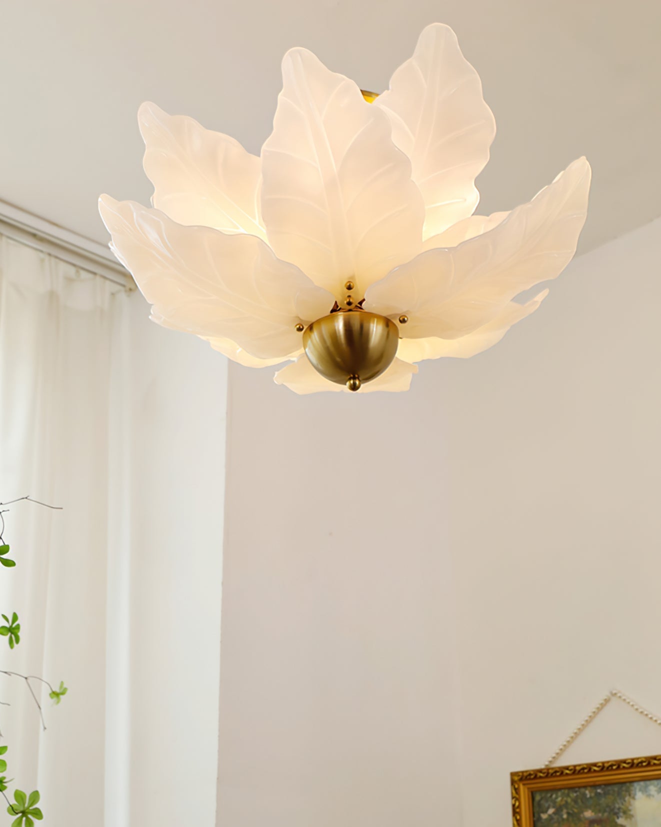 FoliageGlow - Ceiling Lamp with Glass Leaf Design and Gentle Lighting