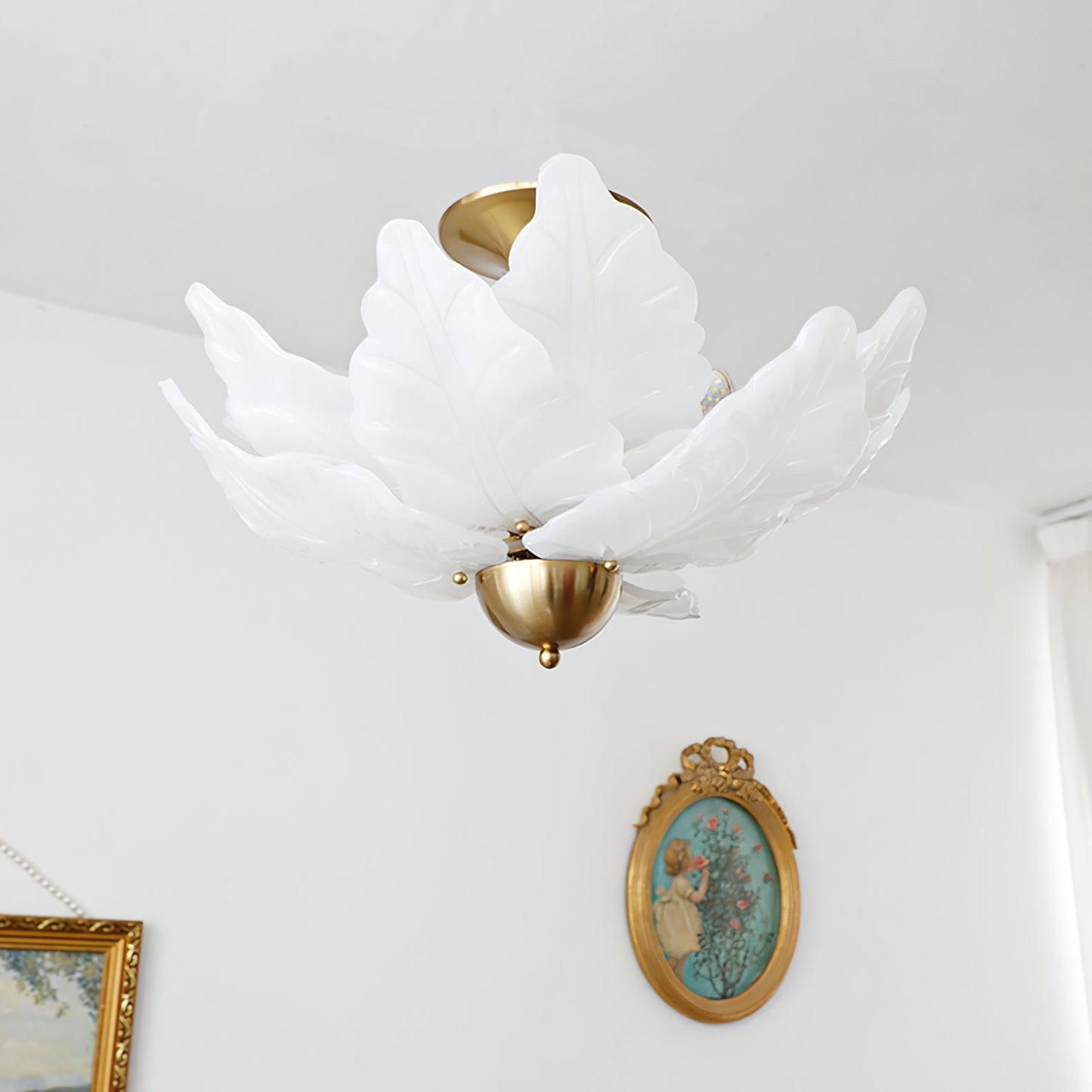 FoliageGlow - Ceiling Lamp with Glass Leaf Design and Gentle Lighting