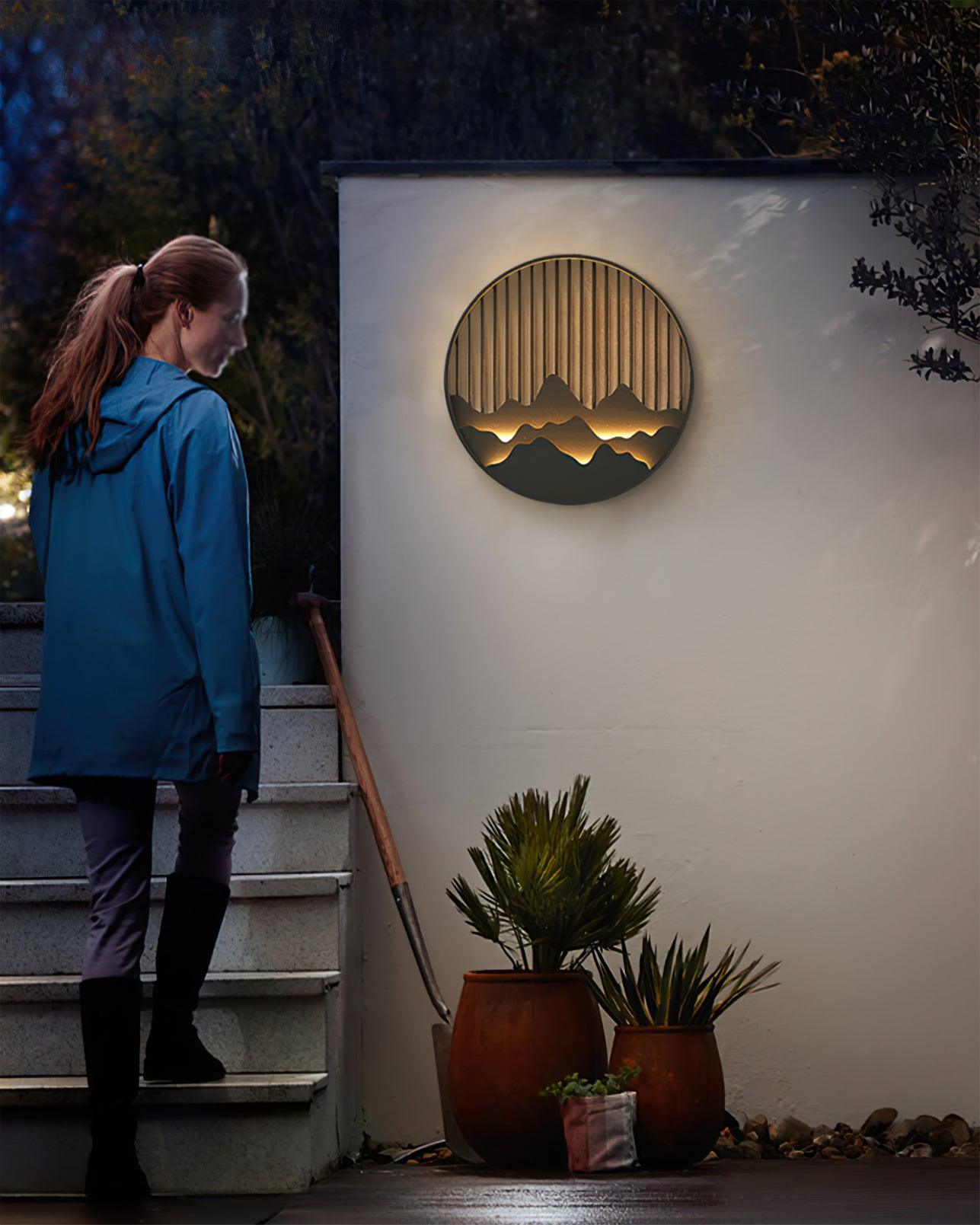 GlowSummit – Stylish Outdoor Wall Lamp