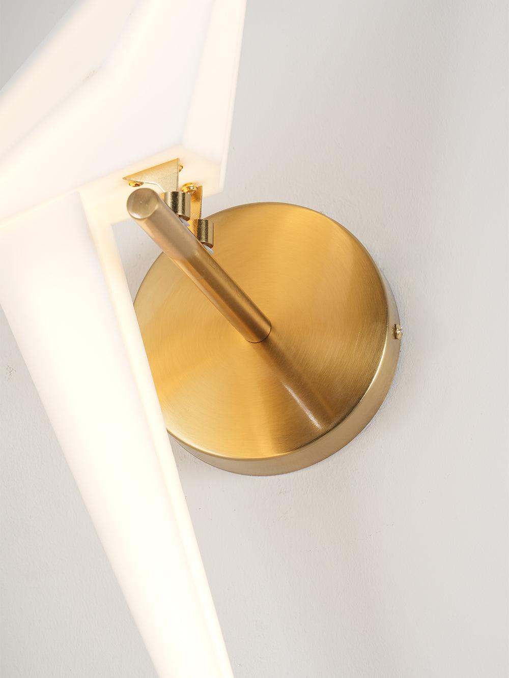 FeatherLuxe – Bird-Inspired Wall Lamp for a Whimsical Look