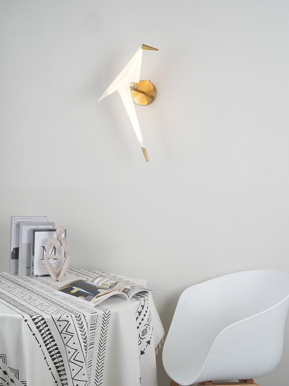 FeatherLuxe – Bird-Inspired Wall Lamp for a Whimsical Look