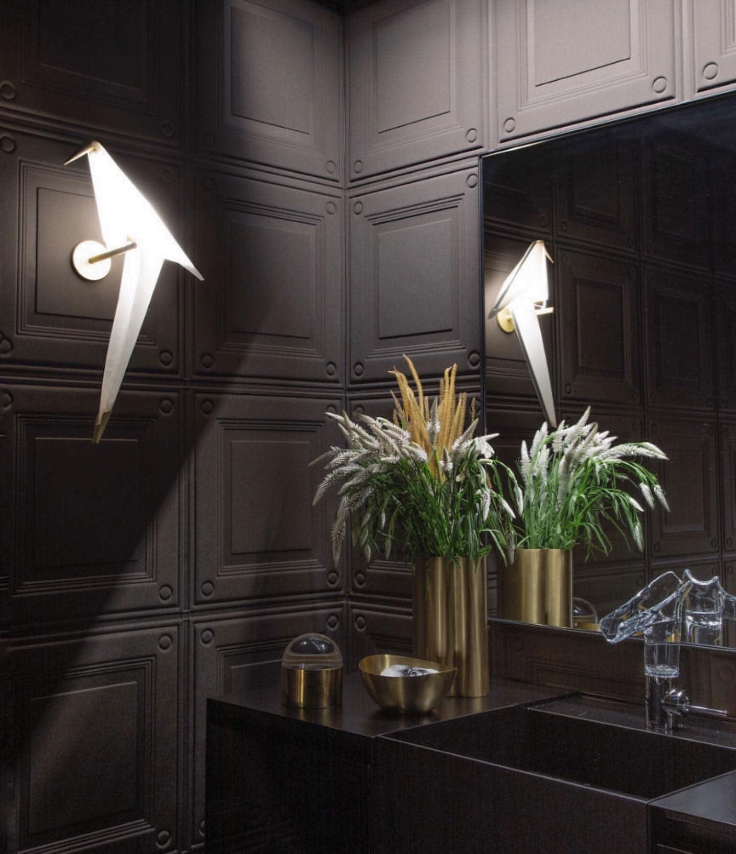 FeatherLuxe – Bird-Inspired Wall Lamp for a Whimsical Look