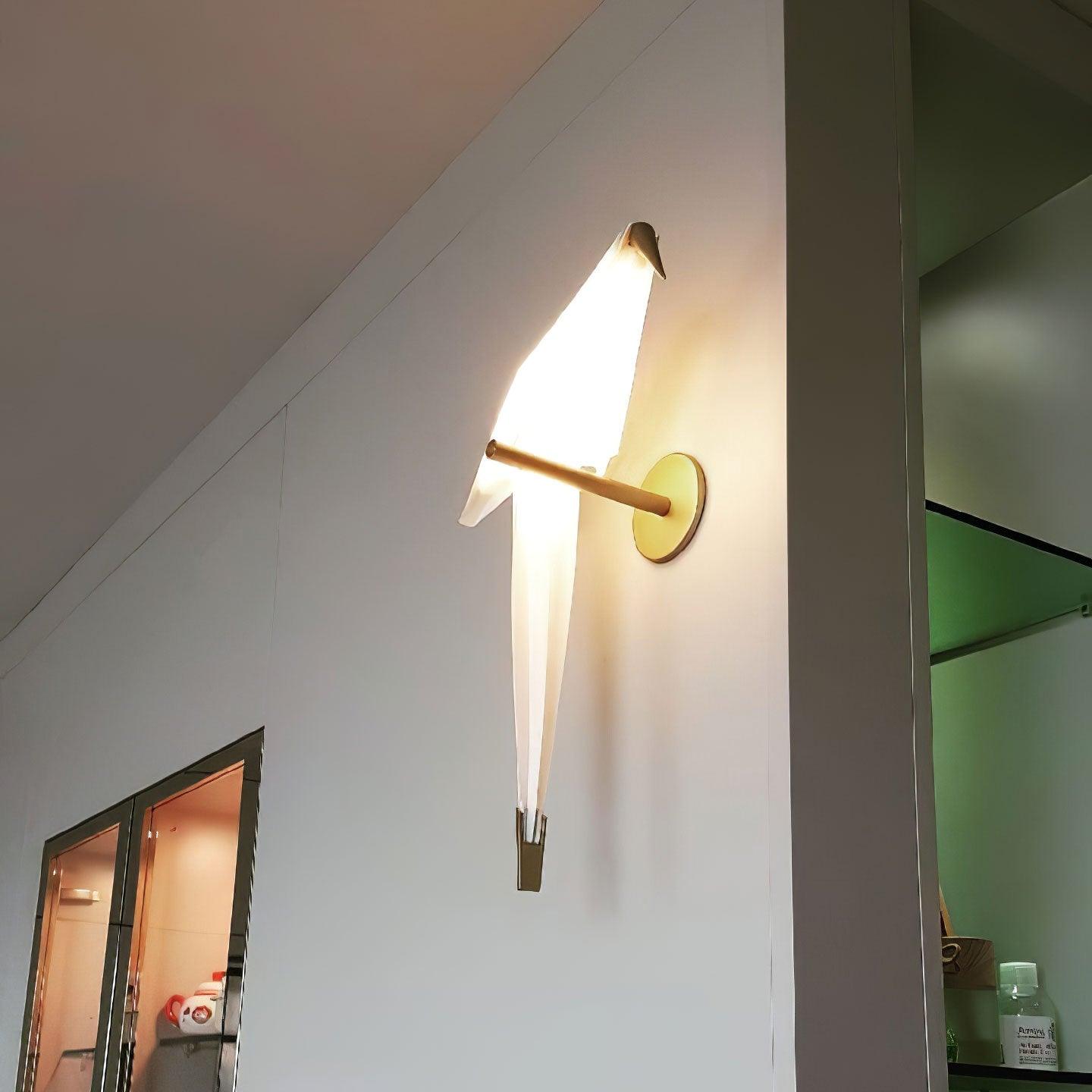 FeatherLuxe – Bird-Inspired Wall Lamp for a Whimsical Look