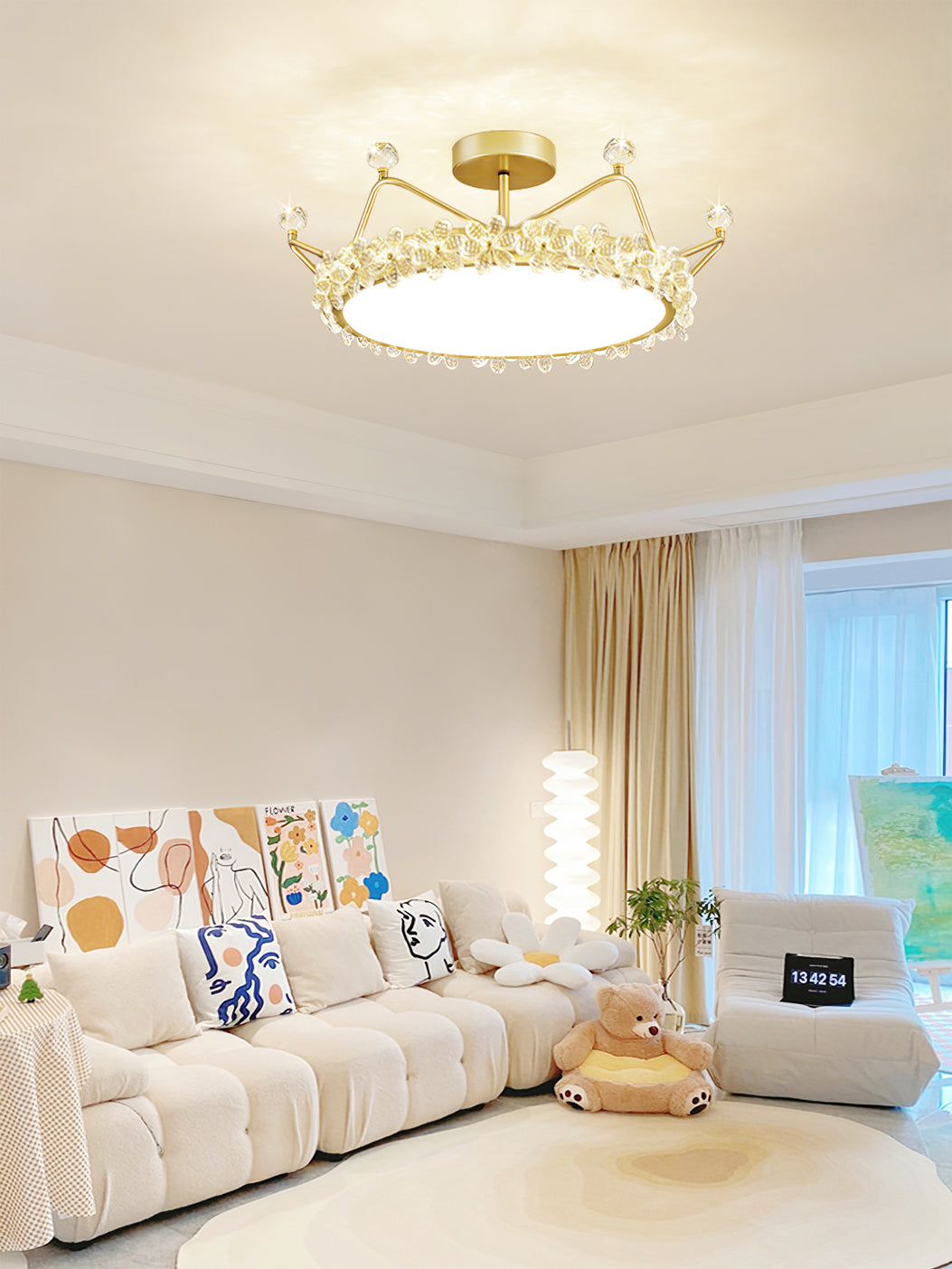 RegalLuxe - Ceiling Lamp with Crown Styling and Cozy Light Spread