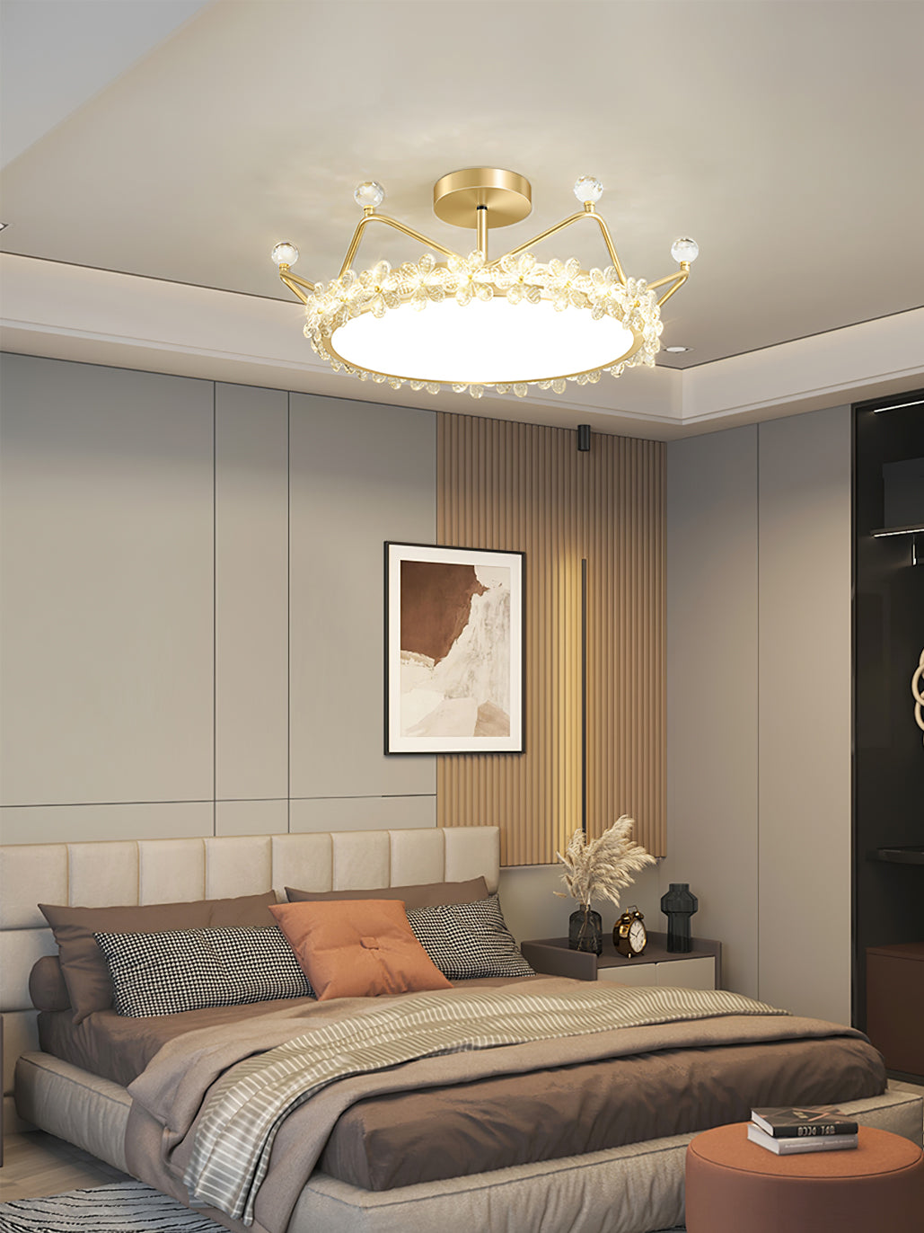 RegalLuxe - Ceiling Lamp with Crown Styling and Cozy Light Spread
