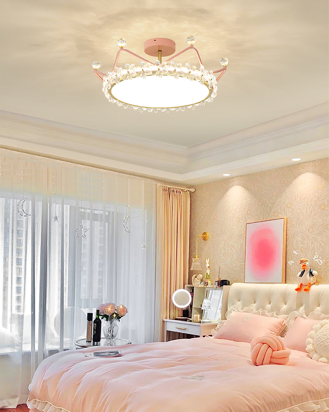 RegalLuxe - Ceiling Lamp with Crown Styling and Cozy Light Spread