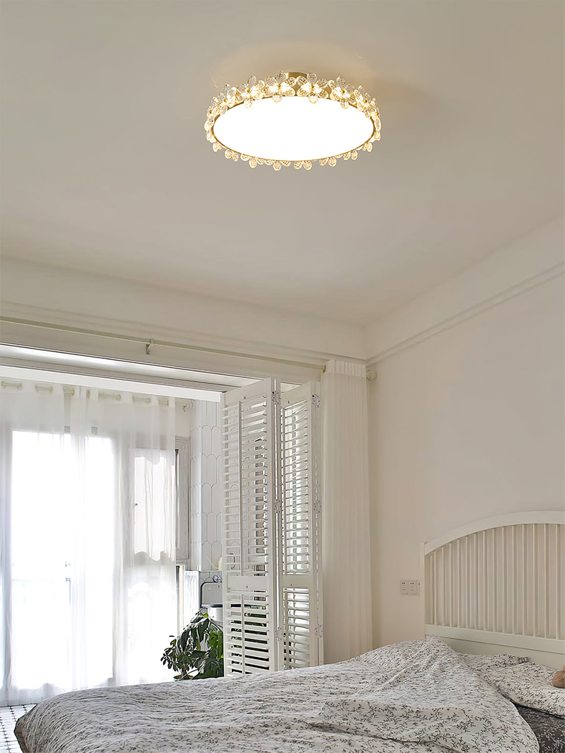 FloralCrystal - Ceiling Lamp with Crystal Petals and Subtle Light Spread