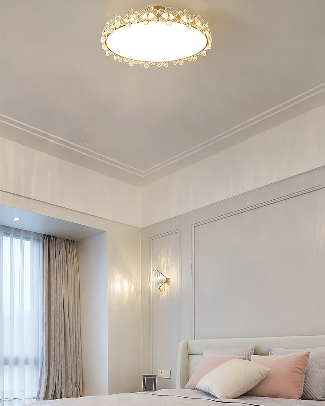 FloralCrystal - Ceiling Lamp with Crystal Petals and Subtle Light Spread