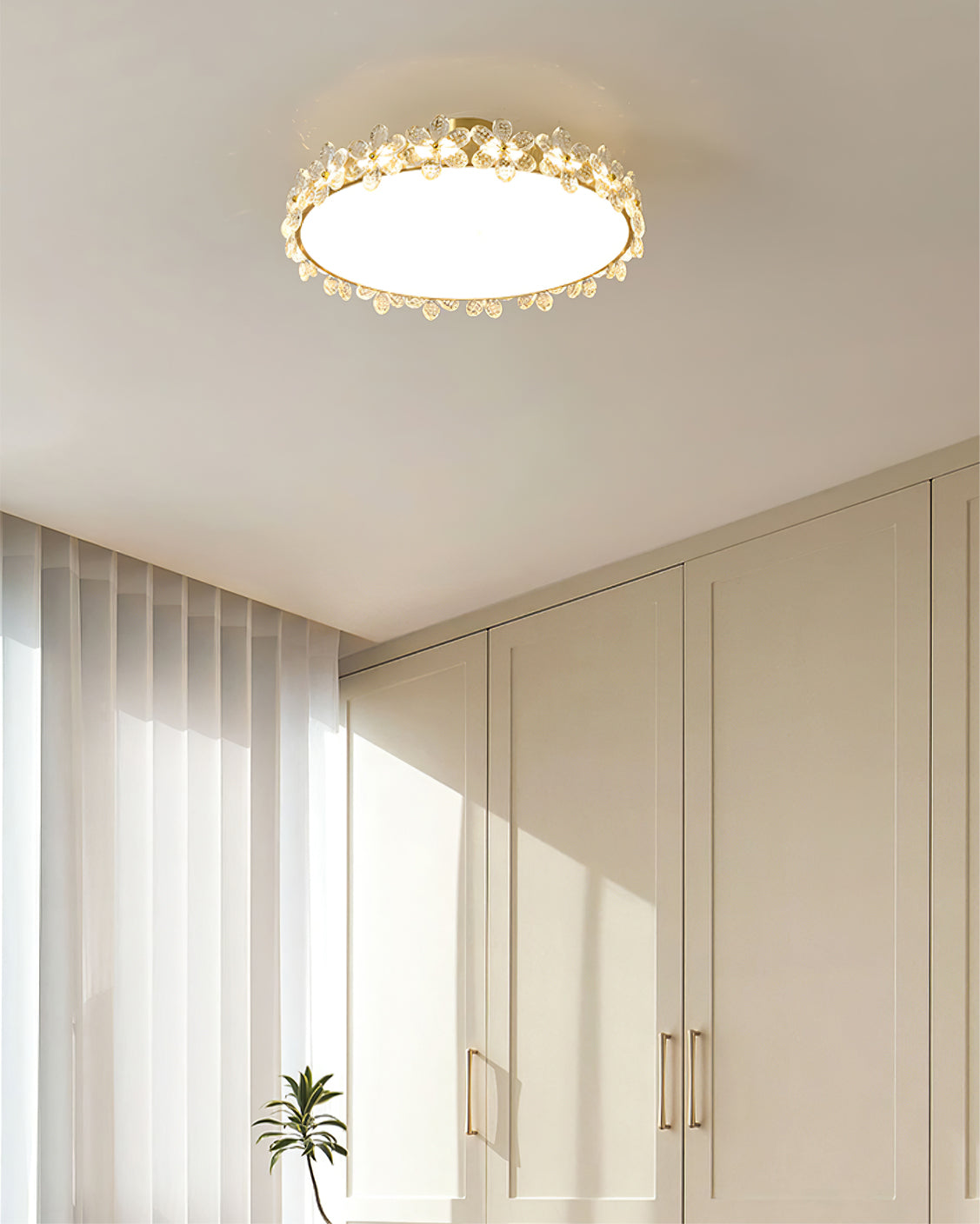 FloralCrystal - Ceiling Lamp with Crystal Petals and Subtle Light Spread