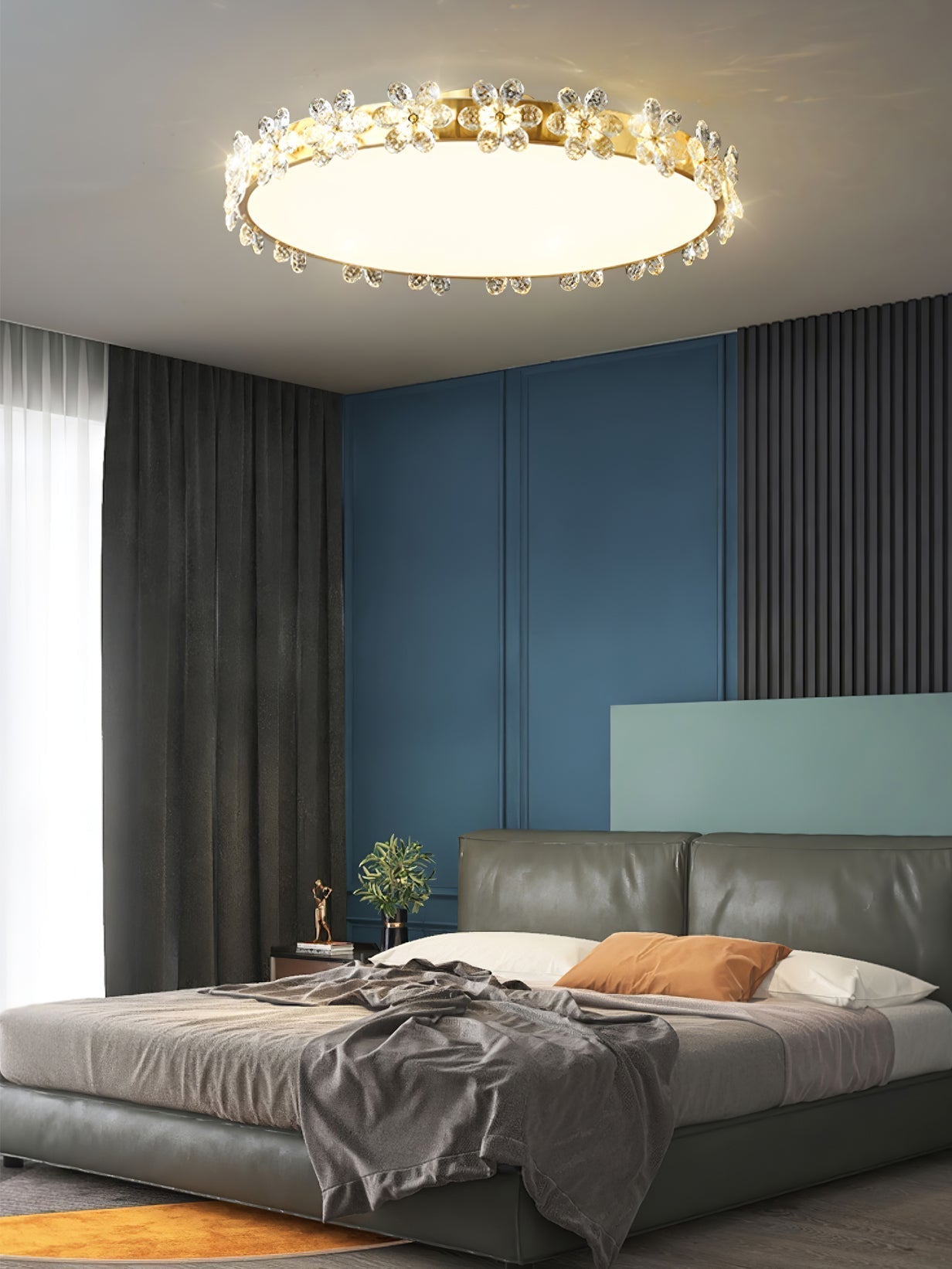 FloralCrystal - Ceiling Lamp with Crystal Petals and Subtle Light Spread