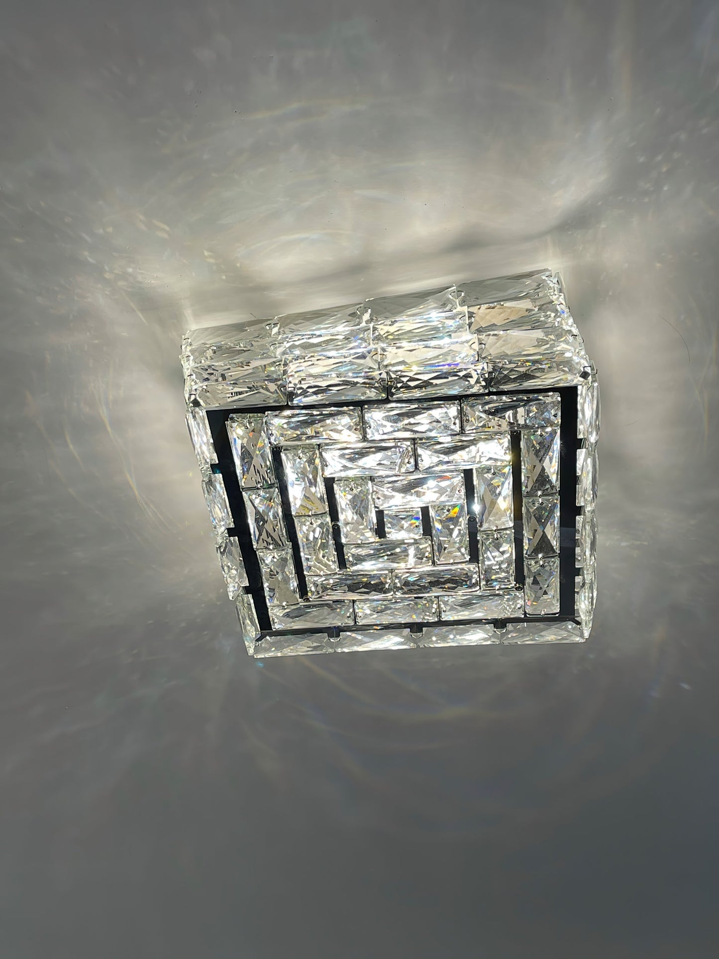 PrismLuxe - Ceiling Light with Sophisticated Design and Shifting Illumination