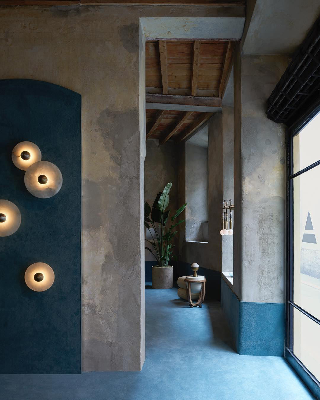 LuxeMarble – Round Marble Wall Lamp for Chic Illumination