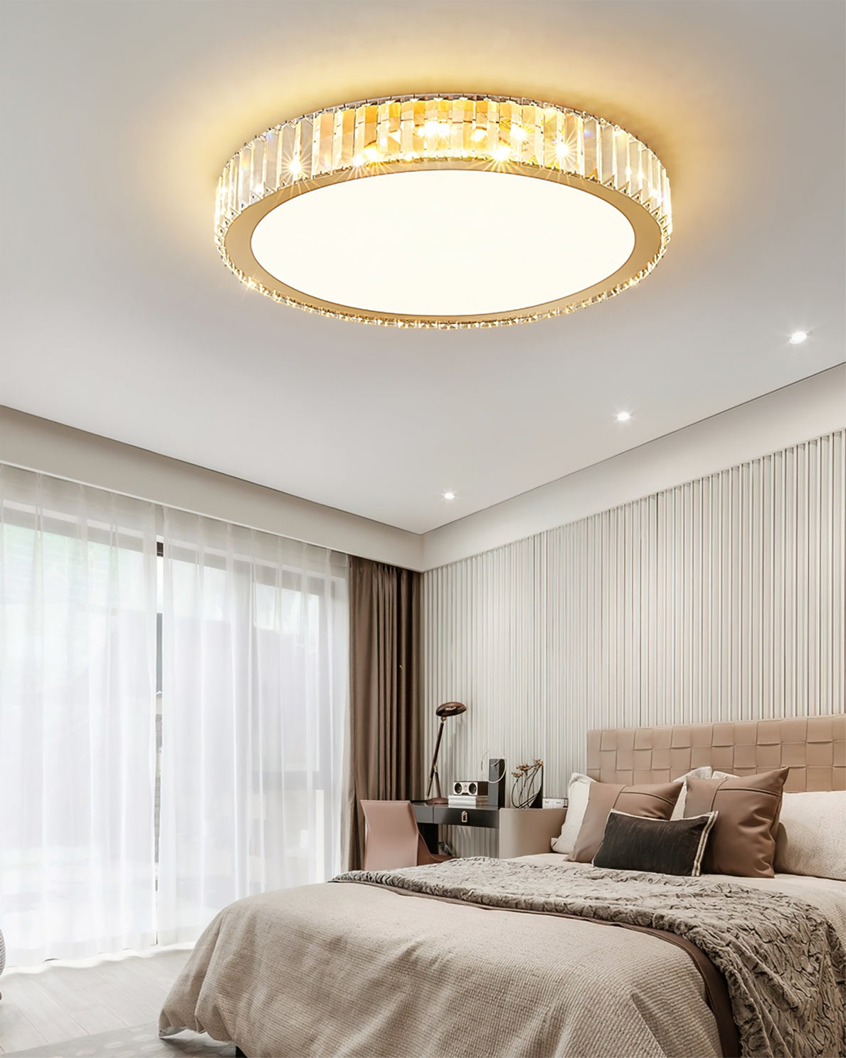 LuxeCrystalAura - Elegant Crystal Illumination