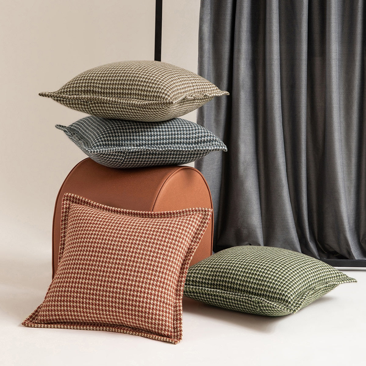 HeritaLuxe – Classic Houndstooth Cushion Cover with Timeless Elegance