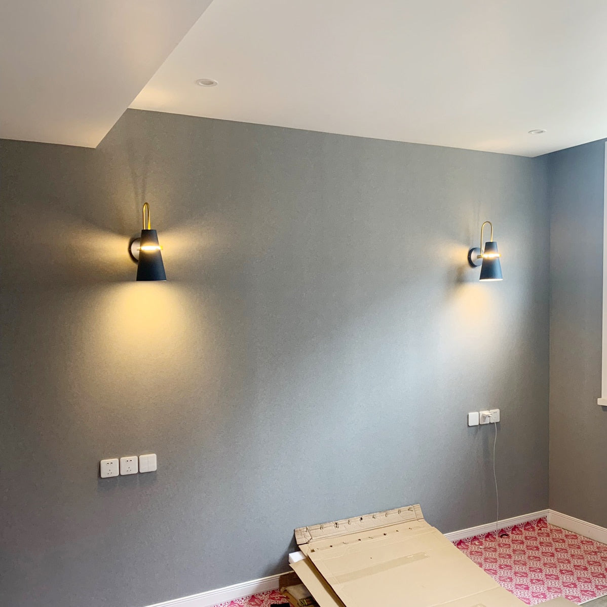 GrandeurGlow - Luxe Wall Illumination