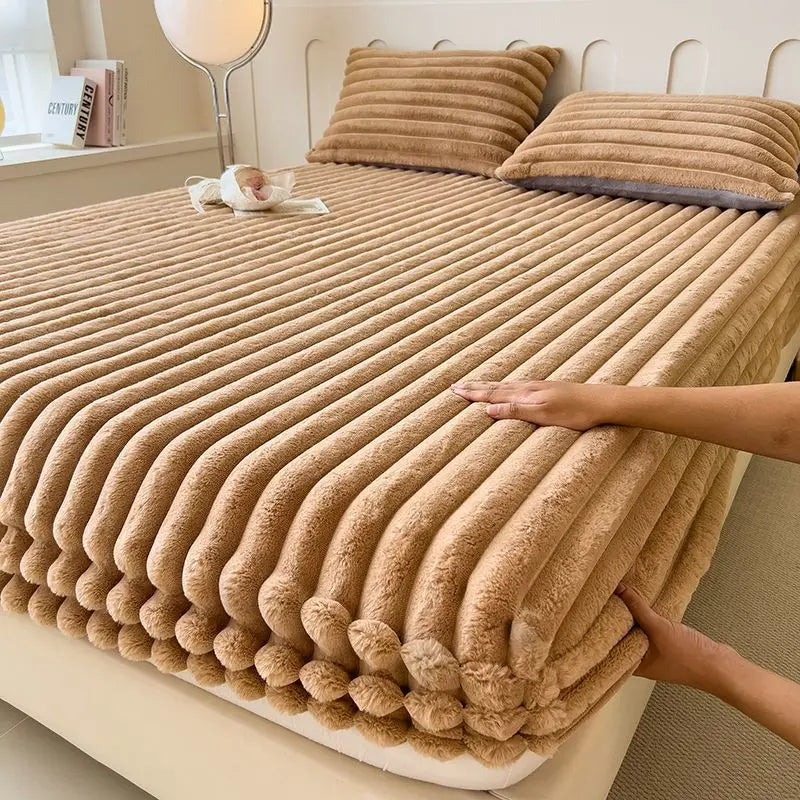 Thelittleesse™ Purely Cloud Plush Bedding Set