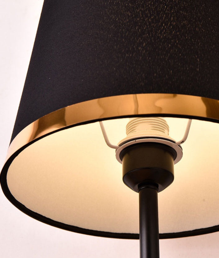 NoirBeam – Sleek Table Lamp in Gold and Black for Subtle Lighting
