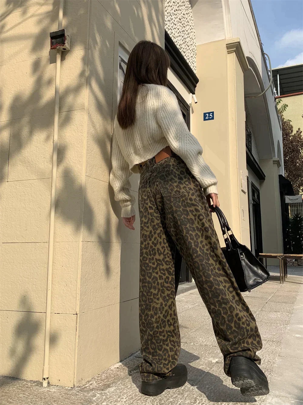 Fashionable jeans with a trendy leopard pattern for self -confident looks