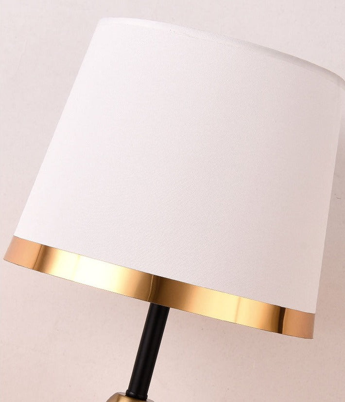 NoirBeam – Sleek Table Lamp in Gold and Black for Subtle Lighting