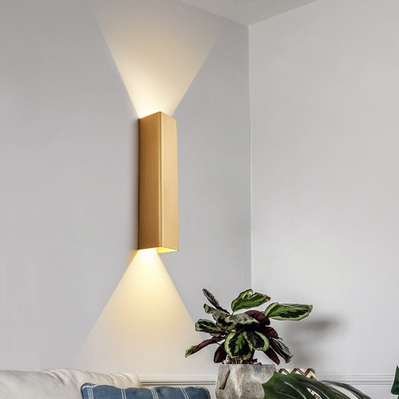 BeamLuxe – Sleek Outdoor Lamp for Contemporary Spaces