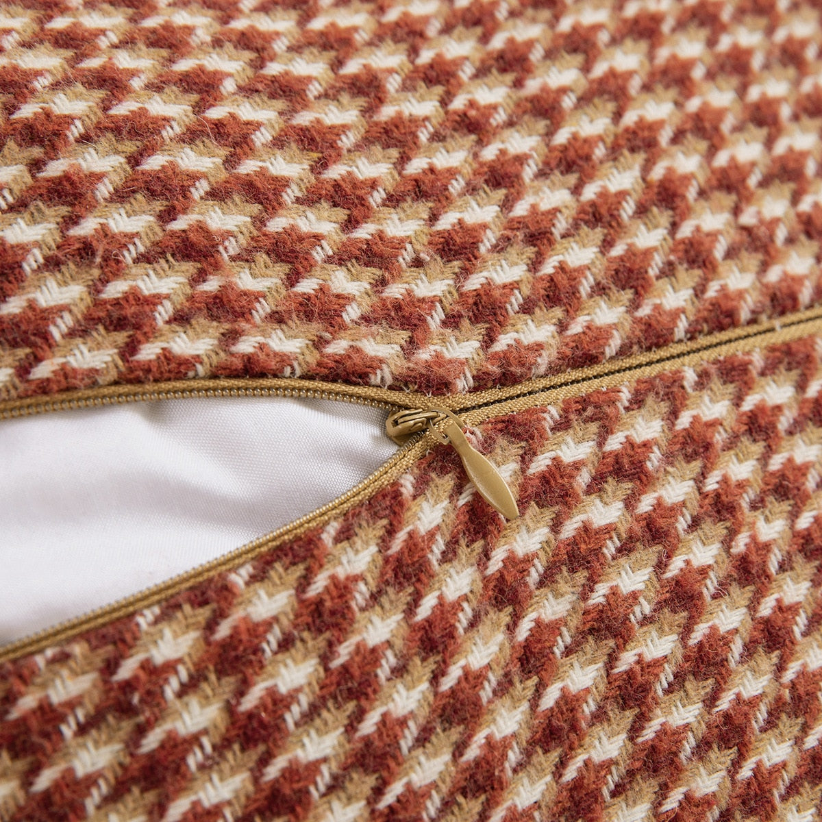 HeritaLuxe – Classic Houndstooth Cushion Cover with Timeless Elegance