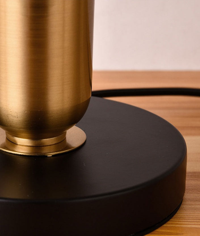 NoirBeam – Sleek Table Lamp in Gold and Black for Subtle Lighting