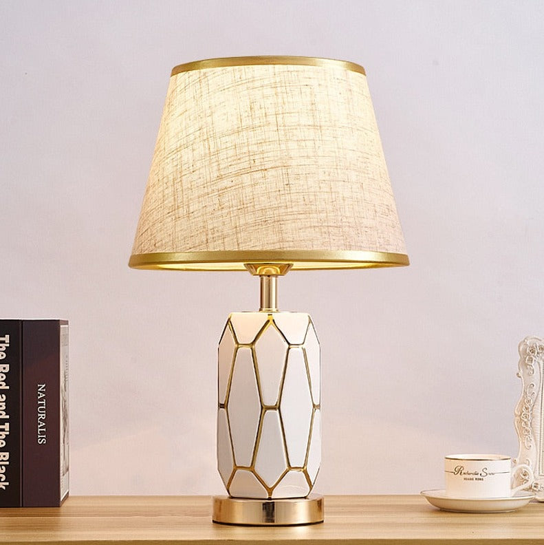 CeramiGlow – Retro Ceramic Desk Lamp for a Nostalgic Touch