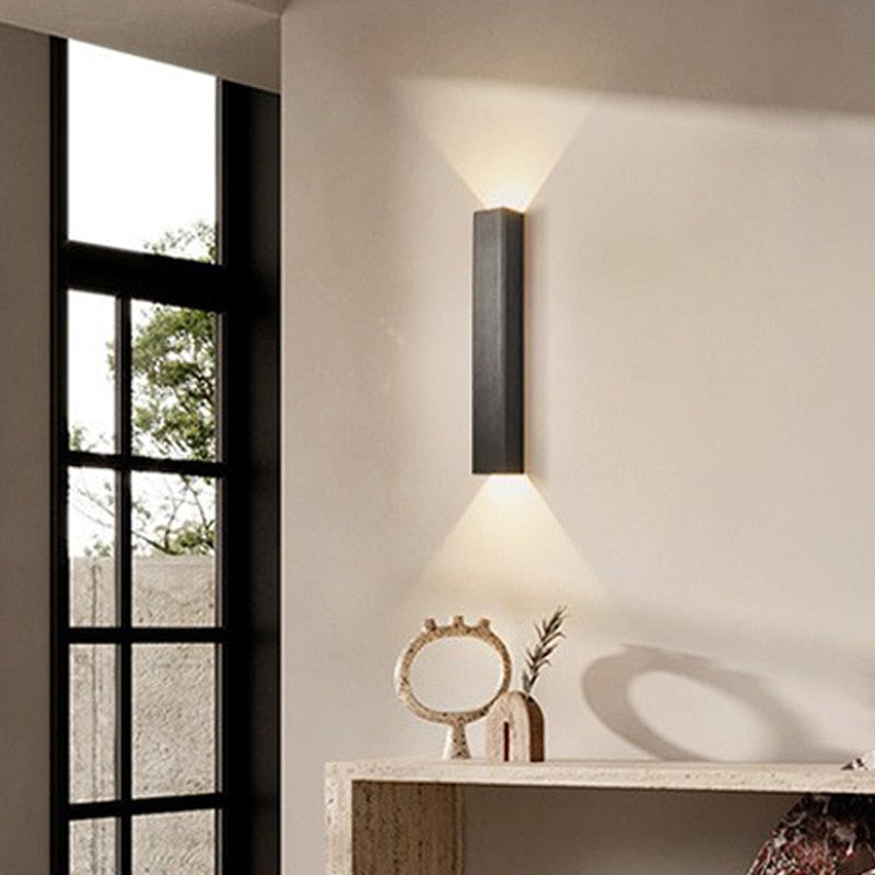 BeamLuxe – Sleek Outdoor Lamp for Contemporary Spaces