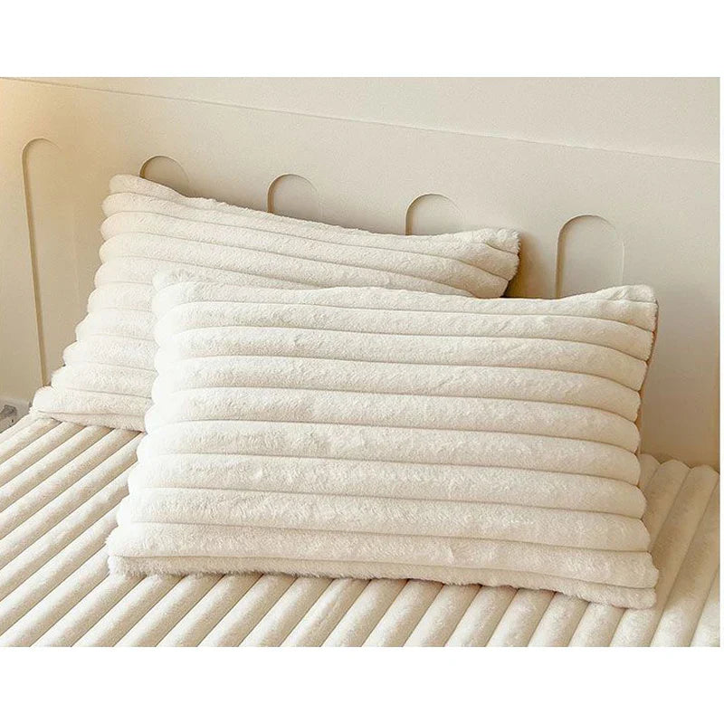 Thelittleesse™ Purely Cloud Plush Bedding Set