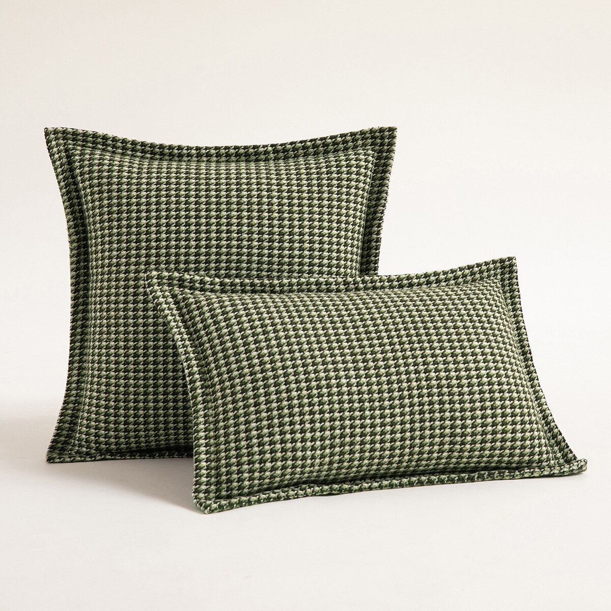 HeritaLuxe – Classic Houndstooth Cushion Cover with Timeless Elegance