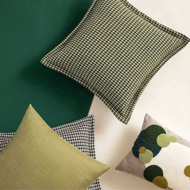 HeritaLuxe – Classic Houndstooth Cushion Cover with Timeless Elegance