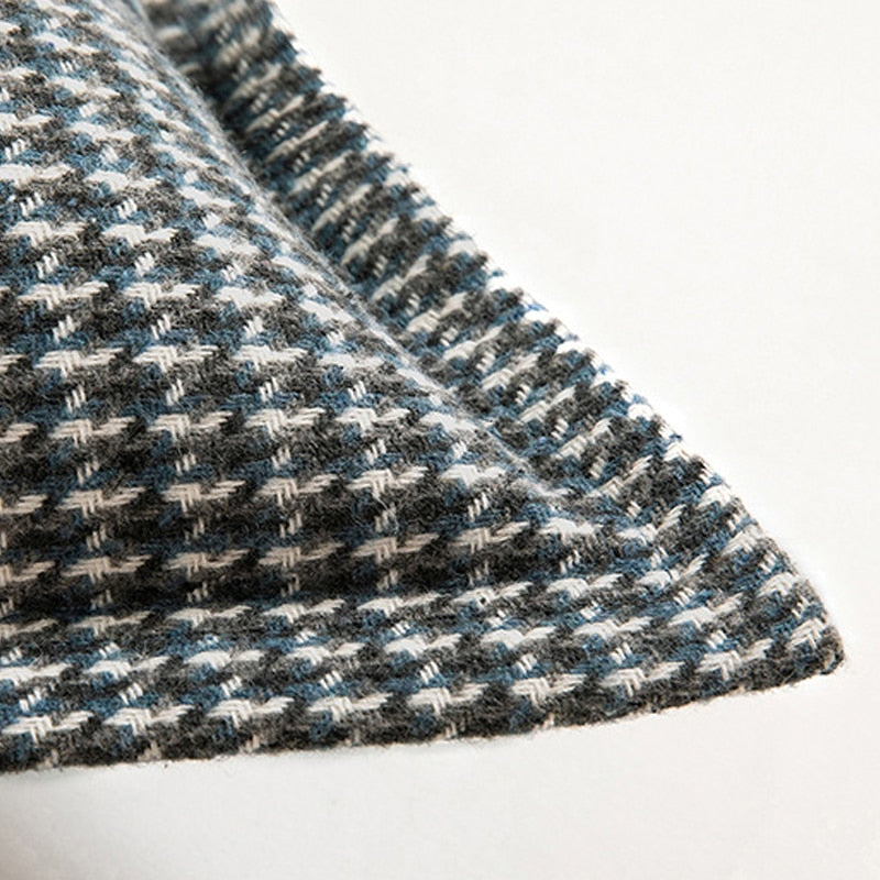 HeritaLuxe – Classic Houndstooth Cushion Cover with Timeless Elegance