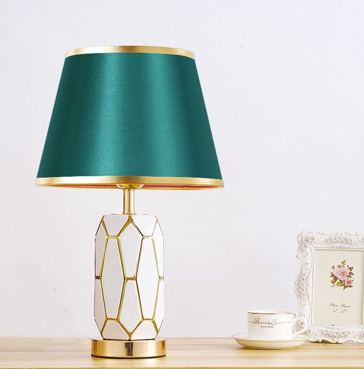 CeramiGlow – Retro Ceramic Desk Lamp for a Nostalgic Touch